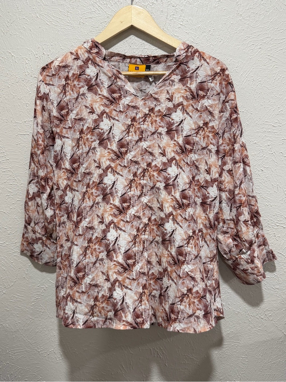 Relaxed V-Neck Floral Blouse in Brown Multi